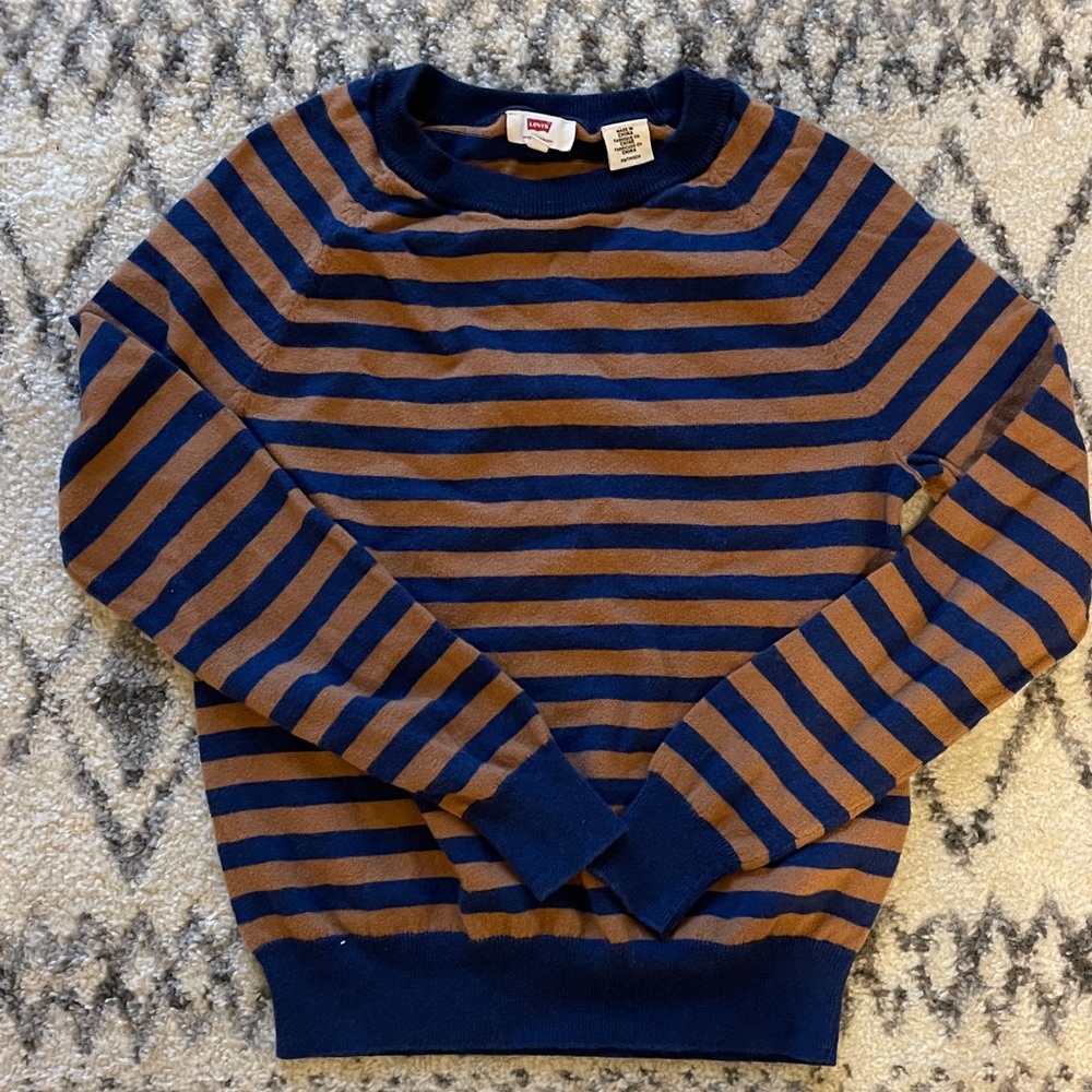 XS Levis Sweater